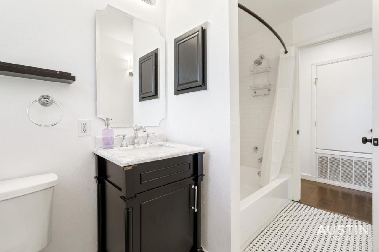 Pet Friendly Atx Escape With Game Room And Free Parking Austin Esterno foto